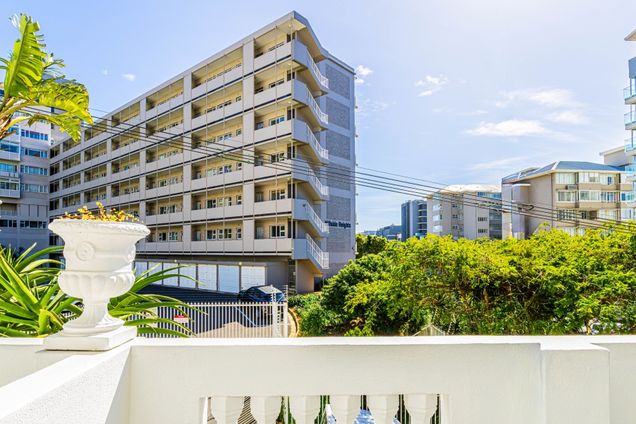 To Let 2 Bedroom Property for Rent in Green Point Western Cape